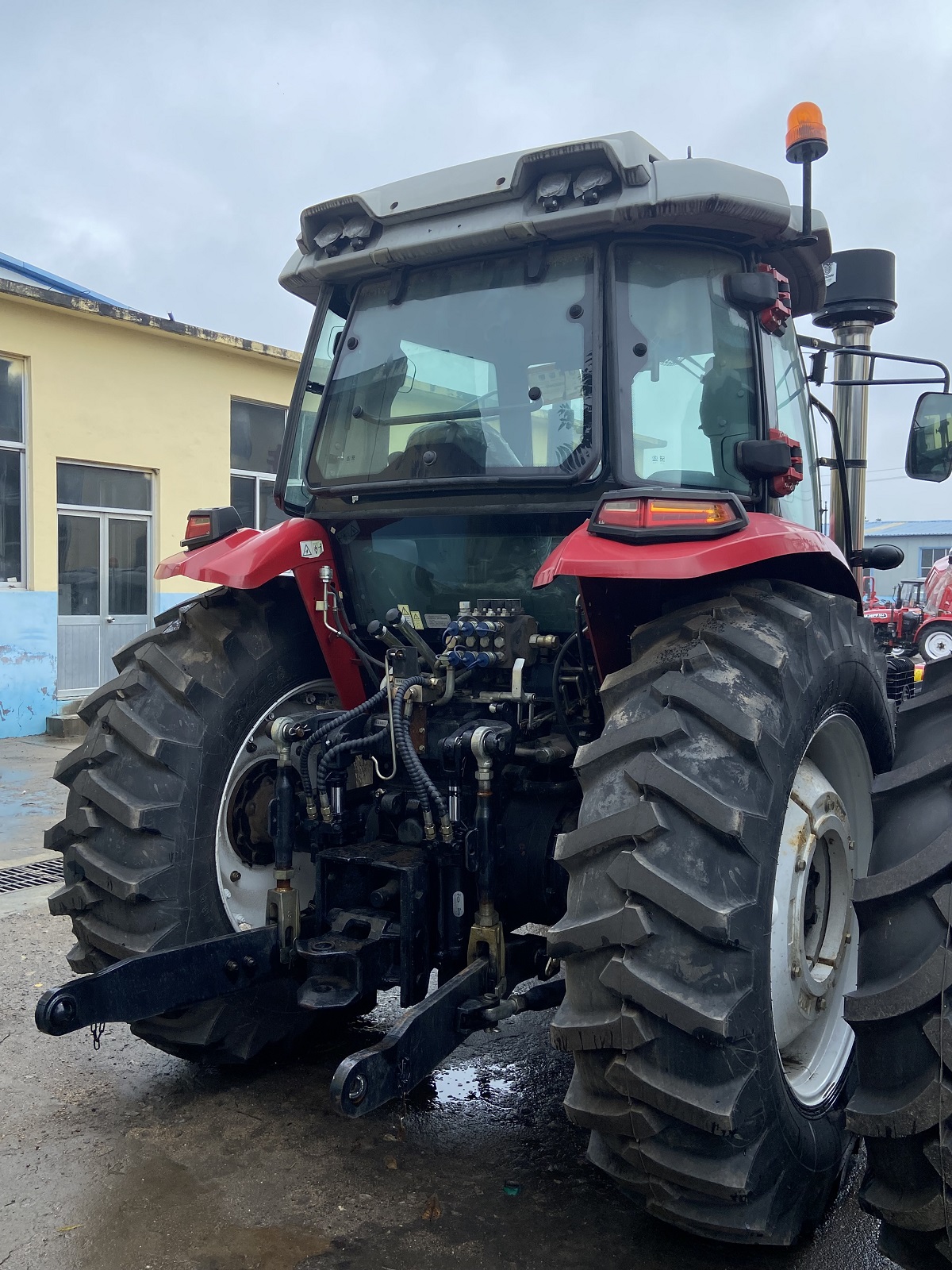 TH1404 farm tractor